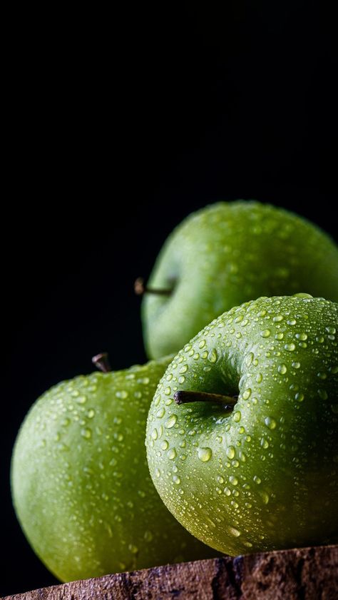 Creative Macro Photography, Energizing Colors, Apples Photography, Unique Iphone Wallpaper, Green Apples, Fruit Photography, Apple Fruit, Exotic Fruit, Logo Design Template