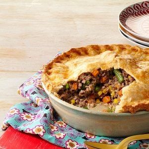 Aberdeen Beef Pie Recipe: How to Make It Vegetable Pot Pie Recipe, Vegetable Pot Pie, Beef Pies, Pot Pie Recipe, Chicken Pot Pie Recipes, Meat Pie, Kraft Recipes, Filling Recipes, Chicken Pot Pie