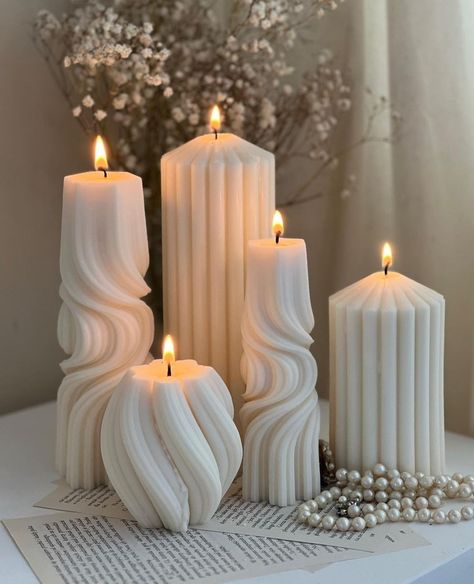 Cozy Candlelight, Candle Making Recipes, Handmade Candles Diy, Candle Modern, Soya Mumu, Candle Crafts Diy, Candles Photography, Aesthetic Candles, Candle Aesthetic