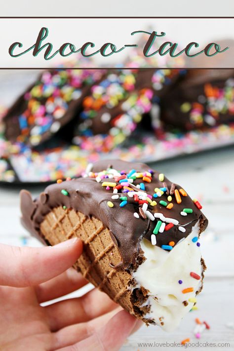 It's fun to make these Choco-Tacos at home! These homemade novelty treats are easy and they're perfect for summer! AD Chocolate Taco, Choco Taco, Make Up Cake, Diy Wall Shelves, Glass Bottles Decoration, Cream Sandwich, An Ice Cream, Sugar Cookies Recipe, Ice Cream Sandwich