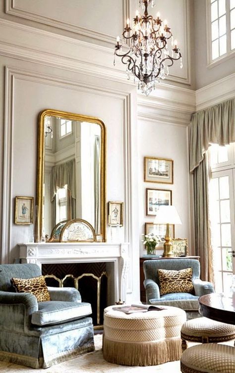 Eye For Design: Decorate Neutral Interiors With A Delicate Touch Of Color Living Room Classic, French Living Rooms, Style Salon, Deco Studio, House Gardens, Furniture Office, Lounge Design, Vintage Living Room, Trendy Home