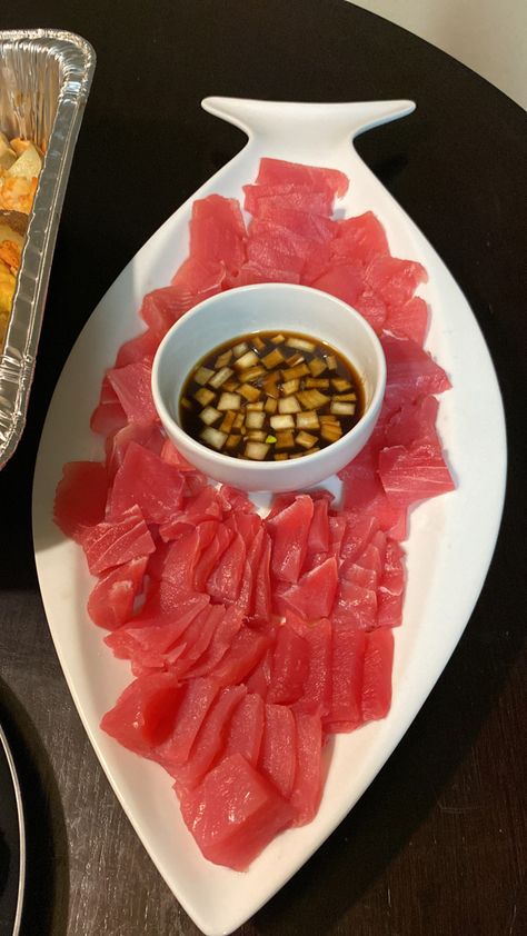 Fresh Tuna sashimi Sashimi Tuna, Tuna Meat, Tuna Sashimi, Fresh Tuna, Fun Foods, Delicious Food, Good Food, Hello Kitty, Kitty