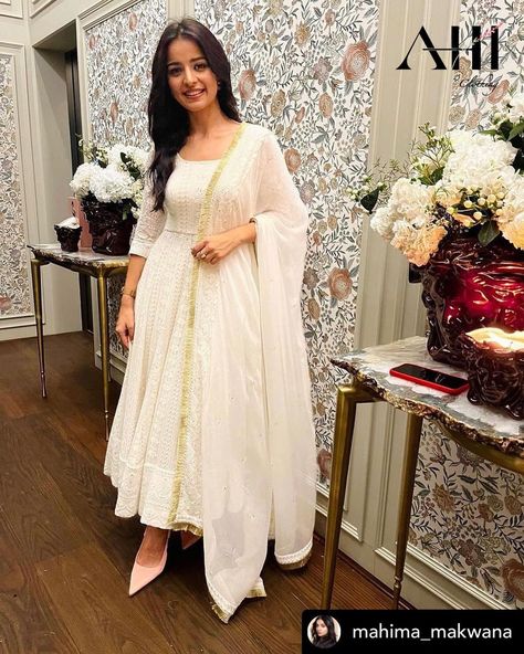 White Chikankari Anarkali, White Anarkali Dress, Simple Suits, Layered Kurta, Anarkali Designs, Chikankari Anarkali, Kurta And Palazzo, White Anarkali, Red Quinceanera Dresses