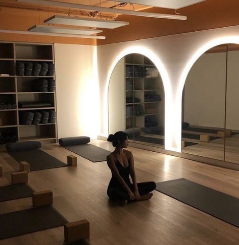 Gym Aesthetic, Gym Room, Pilates Studio, Healthy Lifestyle Inspiration, Workout Aesthetic, Dream Lifestyle, Yoga Studio, Home Gym, Yoga Mats