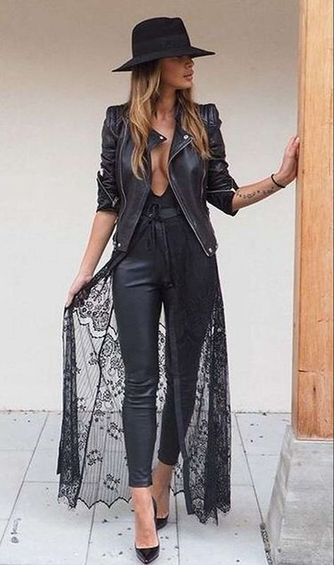 Edgy Woman, Look Boho Chic, Leather Leggings Outfit, Women Fashion Edgy, Legging Outfits, Rock Chic, Black Women Fashion, Mode Inspo, Black Hat