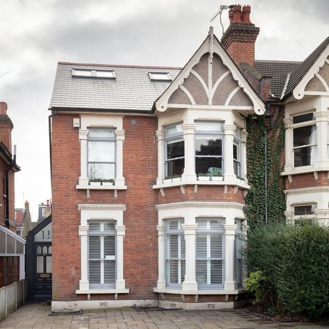 Be inspired by this fresh Scandi luxe Edwardian semi in North East London Edwardian Minimalist, Scandi Luxe, Edwardian Living Room, Oversized Floor Lamp, English Townhouse, Build A Headboard, Boho Decor Ideas, London Living Room, Edwardian House