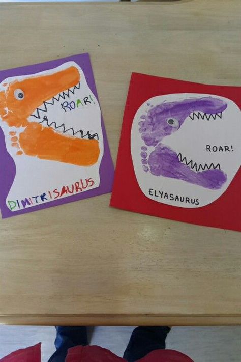 Dinosaurs Crafts, Daycare Graduation, Dinosaur Crafts Preschool, Dino Craft, Dinosaur Theme Preschool, Dinosaur Activities Preschool, Dinosaur Projects, Dino Art, Dinosaurs Preschool