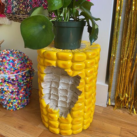 My corn stool is my best friend #corn #cornkid #decor #food #cornstool #aesthetic Funky Kitchen Ideas, Kitchen Eclectic, Funky Eclectic Decor, Plant Decor Ideas, Island Farmhouse, Your Space, Funky Kitchen, Weird Furniture, Crazy Houses