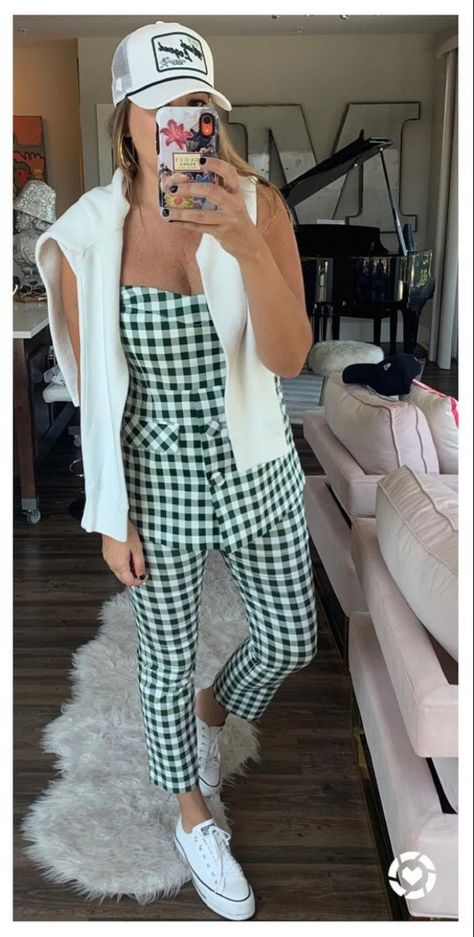 Golf outfit ideas. Masters outfit ideas. PGA tour outfit idea. Golf tournament outfit. Country Club Outfit Women Summer, Golf Outfit Spectator, Tpc Outfits Women, Good Tournament Outfit, Bride Golf Outfit, Cold Golf Outfit, Golf Bar Crawl Outfit, Women’s Golf Outfit Ideas, Ryder Cup Outfit Women