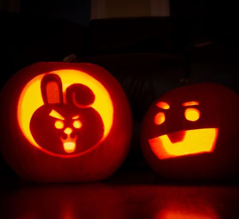 K Pop Pumpkin Carving Ideas, Pumpkin Carve Aesthetic, Pumpkin Carving Ideas Kawaii, Genshin Impact Pumpkin Carving, Pochacco Pumpkin Carving, Bts Pumpkin Carving, Kpop Pumpkin Carving, Bt21 Pumpkin, Ghibli Pumpkin