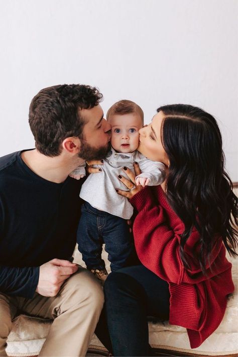 CLICK THE PHOTO TO SHOP! || family aesthetic, mom style, mom influencer, family photos, lifestyle photos, lifestyle photography, family photo poses Mom Influencer, Aesthetic Mom, Family Photo Poses, Family Aesthetic, Family Photo Pose, Lifestyle Photos, Family Photo Outfits, Family Posing, Photography Family