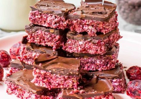 Cherry Ripe Slice, Healthy Mummy Recipes, Mummy Recipes, Vegan Protein Bars, Chocolate Slice, Protein Bars Homemade, Cookies Healthy, Healthy Mummy, Cherry Chocolate