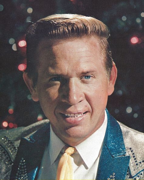 Buck Owens, c.1966 Pride Humor, Classic Singers, American Folk Music, Bristol Tennessee, Buck Owens, Classic Country Music, Real Country Music, Ken Burns, Hee Haw