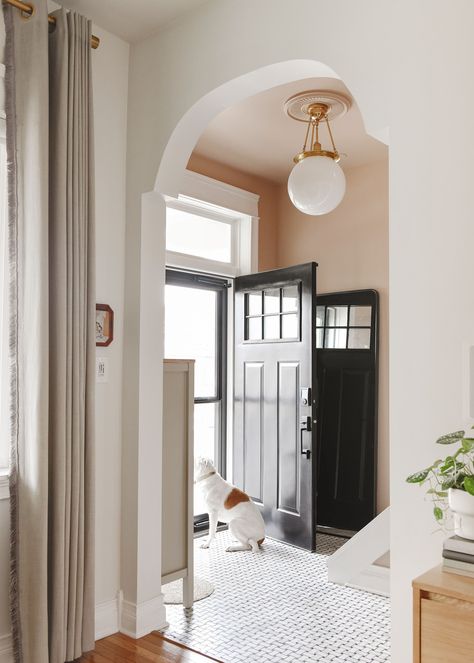 Look at that arch! Entryway is painted Valspar Milk Toast | via Yellow Brick Home #valspar #milktoast @valsparpaint Entryway Color, Entryway Colors, Modern Lighting Ideas, Oversized Floor Mirror, Second Floor Landing, Entryway Decor Ideas, Yellow Brick Home, Brick Home, Paint Brands