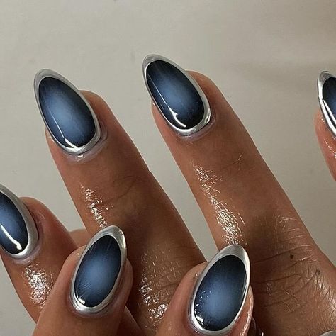 @nailzzbysteph on Instagram: "chrome + aura shorties ⛓️  @apresnailofficial short natural almond  inspo: @nailsbyxojess @douxnailsbb" Asian Chrome Nails, Orb Nail Design, Short Natural Nail Designs Gel Blue, Cast Eye Nails, Chrome Outline Nails, Clear With Chrome Nails, Short Claw Nails Designs, Short Aurora Nails, Chrome Accent Nail Ideas