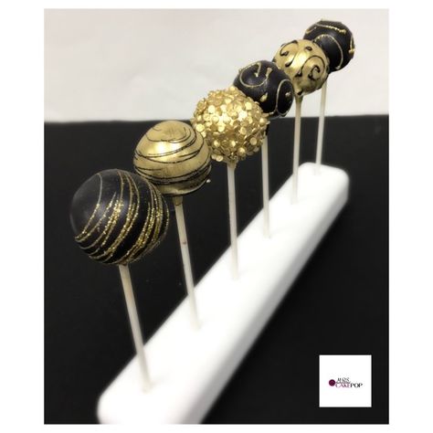 Styrofoam spray gold Black And Gold Cake Pops, Birthday Cake Black And Gold, Cake Black And Gold, Birthday Cake Black, Gold Cake Pops, Graduation Cake Pops, Black And Gold Cake, Cake Pop Designs, 18th Cake