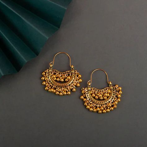 Beautiful Gold Bali designs can make you shine like the moon at any event. Check out the Gold Bali designs collection at Kalyan. Chand Bali Earrings Gold, Chand Bali Earrings, Long Chain Earrings Gold, Gold Bali, Chand Bali, Bali Design, Fashionable Saree, Pakistani Jewellery, Long Chain Earrings