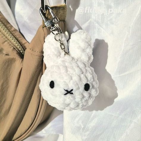 Fimo Kawaii, Crochet Fairy, Easy Crochet Animals, Crochet Keychain Pattern, Crochet Design Pattern, Kawaii Crochet, Fun Crochet Projects, Crochet Design, Crochet Keychain