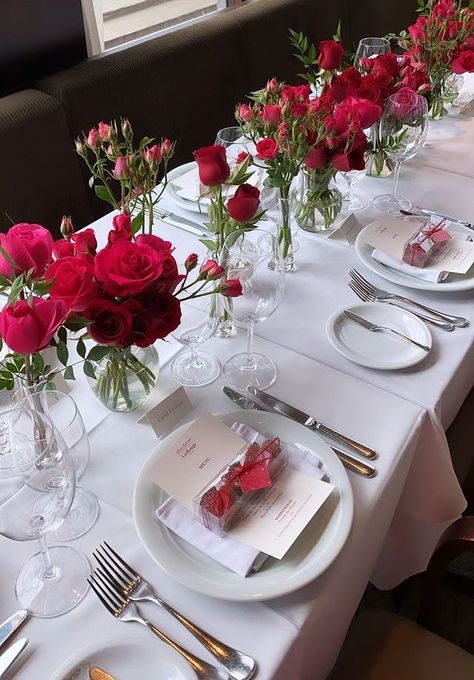 Ladies In Red Party, Pink And Red Dinner Table Decor, Red Brunch Decor, Red Bridal Shower Decorations, Red And White Table Decor, Red And Pink Table Decor, Red And White Bridal Shower Ideas, Red Table Scape, Bridal Shower Red Theme