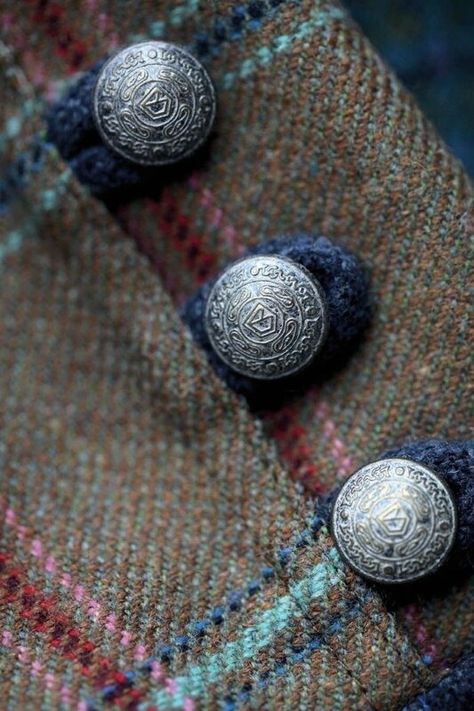 Le TARTAN . . . l'écossais de fête . . . et quelques trucs et deco de Noêl - El' Lefébien Tweed Run, Ivy House, Common Thread, English Style, Scottish Tartans, Harris Tweed, Mode Inspiration, Kilt, Tartan Plaid