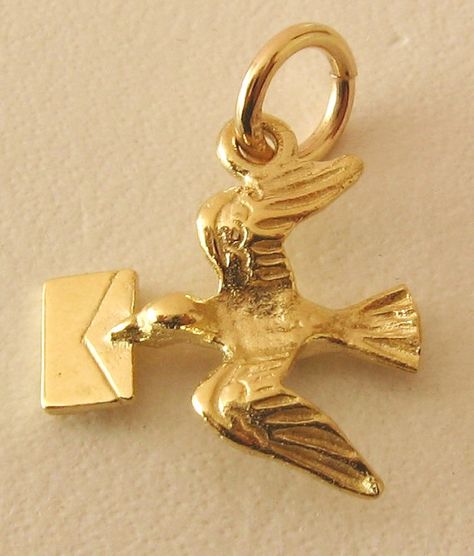 Genuine SOLID 9ct YELLOW GOLD Bird With Letter charm pendant Antique Charms, 3d Bird, Golden Life, Bird Charm, Yellow Gold Jewelry, Bird Jewelry, Charms And Charm Bracelets, Letter Charms, Enamel Charms