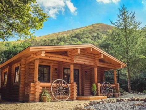 Log Cabin Mobile Homes, Log Cabins Uk, Wooden Lodge, Residential Log Cabins, Wooden Lodges, Houses In Ireland, Log Cabins For Sale, Lodge House, Cotswolds Cottage