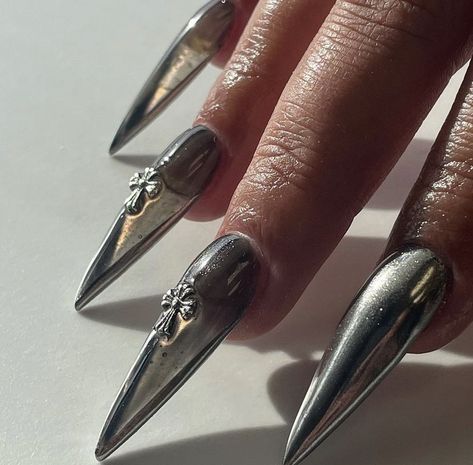 Silver Chrome Hearts Nails, Stiletto Silver Nails, Chrome Nails Stiletto, Spring Nails Stiletto, Nails Chrome Hearts, Silver Stiletto Nails, Chrome Stiletto Nails, Chrome Hearts Nails, Chrome Nails Silver