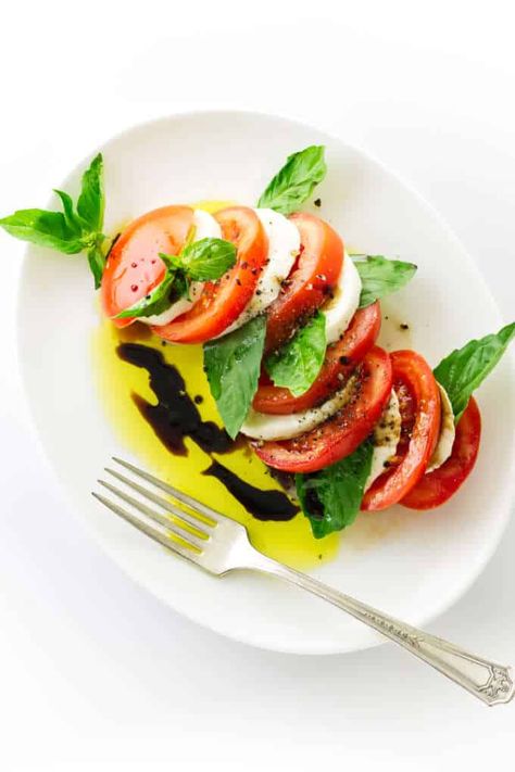 A classic Italian Caprese Salad--slices of juicy tomatoes, fresh Mozzarella and peppery basil. Olive oil, balsamic vinegar, salt/pepper finish the salad. Italian Pinwheel, Italian Caprese, Italian Caprese Salad, Pinwheel Sandwiches, Ensalada Caprese, Fried Goat Cheese, Summertime Salads, Pasta Side Dishes, Pasta Sides