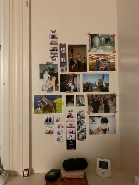 Where To Put Pictures In Your Bedroom, Photos In Room Ideas, Photo Booth Picture Display Ideas, How To Display Pictures Without Frames, Memory Photo Wall, Polaroid Frame Wall, Pictures In Room Ideas, Polaroid Bedroom Ideas, Photo Collage In Room