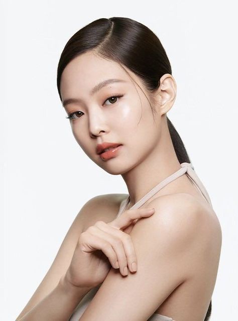 #blackpink #jennie #bp #blink #photoshoot #herabeauty Amore Pacific, Jennie Kim Blackpink, Blackpink Photos, Blackpink Jennie, Yg Entertainment, Maquillaje De Ojos, Korean Girl, بلاك بينك, Kpop Girls