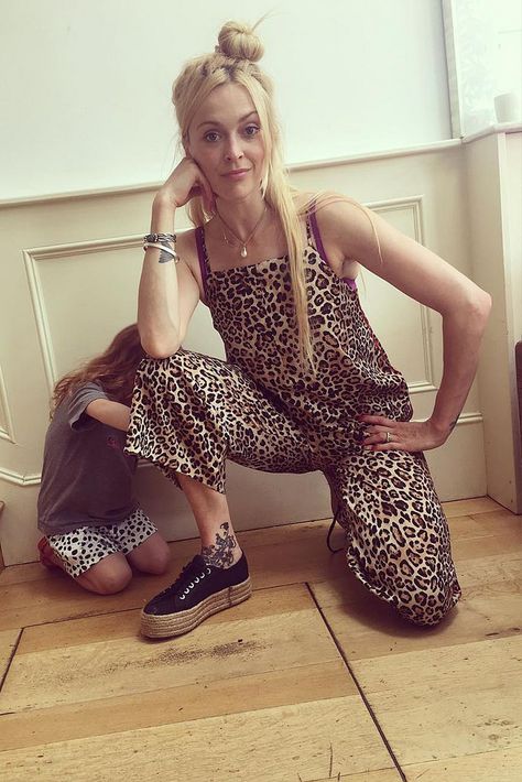 Ferne Cotton Style, Ferne Cotton, Fearne Cotton Style, Dungarees Outfits, Gamine Outfits, Alexa Chung Style, Fearne Cotton, Spring Light, Funky Style