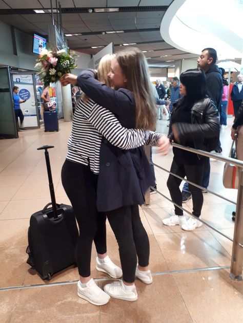 best friends reunite Best Friends Reunited, Airport With Bestie, Reuniting With Friends, Airport Aesthetic With Bestie, Bestie Travel Pics Airport, Friends Travel Aesthetic Airport, Besties In Airport, Hug Pictures, Friends Reunited