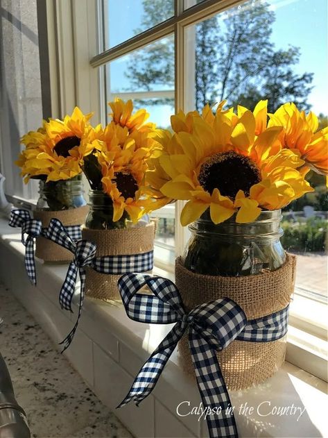 Sunflower Mantle Ideas, Sunflower Candle Centerpieces, Fall Decor With Sunflowers, Sunflower Thanksgiving Table, Sunflower Centerpieces In Mason Jars, Sunflower Kitchen Decor Ideas, Decorating With Sunflowers, Sunflower Centerpieces Diy, Sunflower Fall Decor