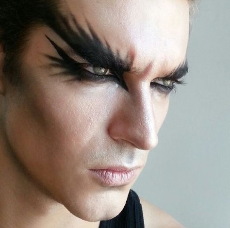 eye makeup, strong cheekbones Bird Makeup, Fantasy Make-up, Crow Costume, Drag Make-up, Makeup 2017, Cool Halloween Makeup, Make Up Inspiration, Avant Garde Makeup, Theatrical Makeup