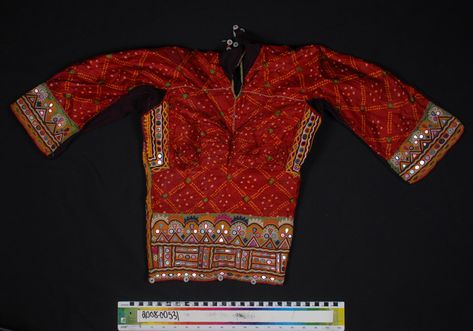 Kapadu or Choli, Woman’s Bandhani Blouse www.spurlock.illinois.edu/collections Rabari Blouse, Bandhani Blouse, Sari Blouses, India Textiles, Choli Designs, Fancy Blouse, Hand Work Embroidery, Sari Blouse, Fancy Blouses