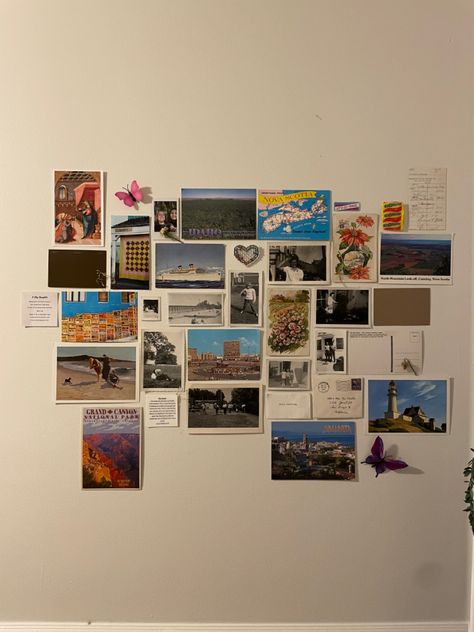 Picture Wall Desk, Small Wall Collage Aesthetic, Wall Print Collage Ideas, Wall Pictures Collage Ideas, Dorm Wall Decor Aesthetic, Bedroom Photo Wall Aesthetic, Wall Print Aesthetic Bedroom, Wall Art Bedroom Paint Aesthetic Vintage, Photo Wall 2023