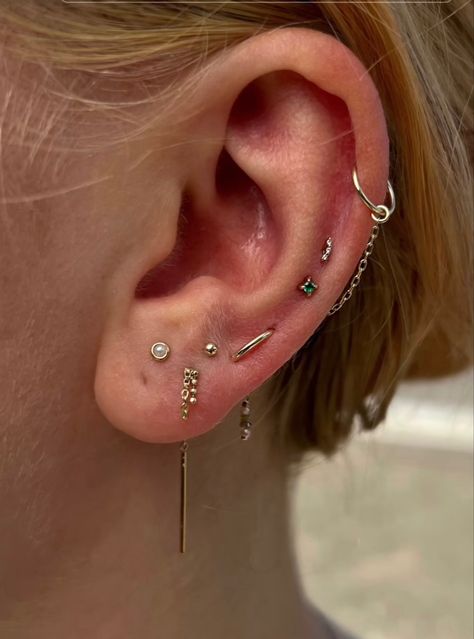 Triple Lobe Piercing, Piercing Lobe, Constellation Piercings, Types Of Ear Piercings, Piercing Inspo, Ear Art, Pretty Ear Piercings, Cute Ear Piercings, Ear Style