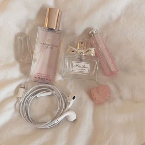 Dior Fragrance, Dior Girl, Lana Del Ray, Princess Aesthetic, Foto Ideas Instagram, Chocolate Strawberries, Miss Dior, Old Money Aesthetic, Croquettes