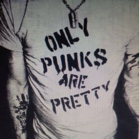 Punk Icons Aesthetic, Punks 70s, Love Is Fake, Pretty On The Inside, 2000s Punk, 70s Punk, 90s Punk, Punk Culture, Crust Punk