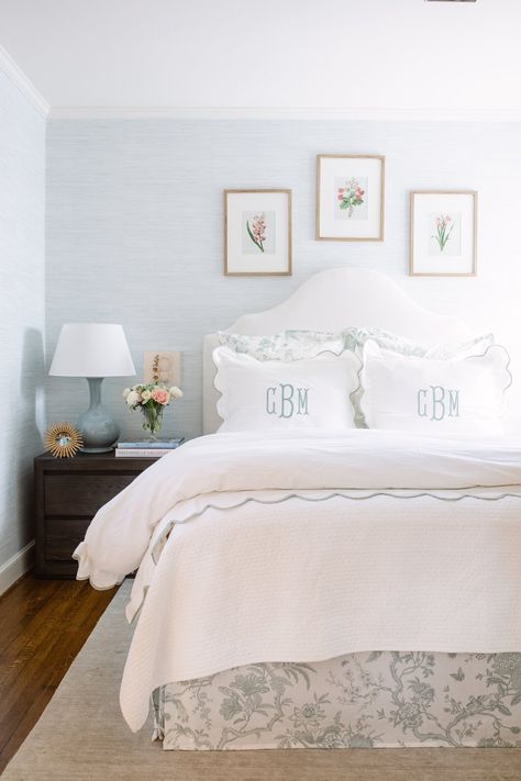 Blue dining room walls