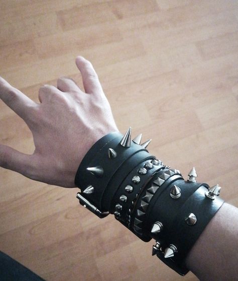 Metal Punk Aesthetic, Metalhead Bracelets, Metalhead Accessories, Metalhead Jewelry, Emo Bracelets, Punk Bracelets, Metal Fits, Punk Style Outfits, Punk Accessories