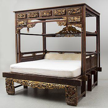 A large Chinese bed, partly Qing dynasty. - Bukowskis Chinese Bed Frame, Japanese Furniture Traditional, Chinese Bed, Furniture Reference, Chinese Bedroom, Wedding Bed, Antique Chinese Furniture, Ottoman Furniture, Chinese Chippendale