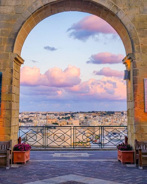 Upper Barrakka Gardens - This is one of the best spots to watch the sunset in Malta! Hope you're having a great weekend! . . . #malta… Upper Barrakka Gardens, Grad Trip, Malta Gozo, Malta Travel, Watch The Sunset, Holiday Mood, Europe Map, Travel Europe, Future Travel