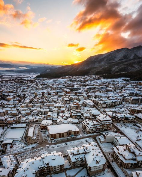 Bansko Ski resort, Bulgaria Bansko Bulgaria, Cortina D'ampezzo, Best Ski Resorts, Ski Vacation, Ski Holidays, Beautiful Photos Of Nature, Ski Resort, Places Around The World, Amazing Destinations