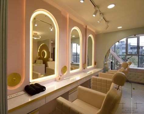 Hair Salon Interior Design Color Schemes, Makeup Room Diy, Parlour Design, Beauty Shop Decor, Makeup Studio Decor, Hair Salon Interior Design, Make Up Studio, Barn Style House Plans, Beauty Salon Interior