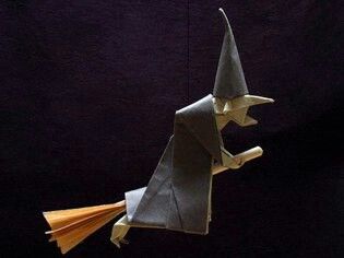 Origami whitch Origami Witch, Origami Turkey, Lobster Design, Usa Decor, Flower Pot Design, Paper Planes, Witch Design, Paper Magic, Deer Design