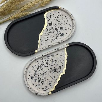 Black And White Terrazzo, Terrazzo Tray, White Terrazzo, Diy Plaster, Resin Crafts Tutorial, Cement Diy, Candle Making Business, Concrete Diy Projects, Stone Accessories