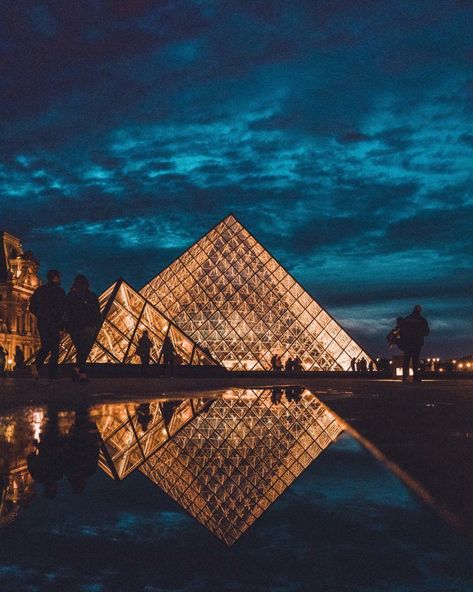 Paris Night Aesthetic, Paris In May, Paris Dream, Montmartre Paris, Paris Pictures, Paris Aesthetic, Paris At Night, Louvre Paris, Louvre Museum