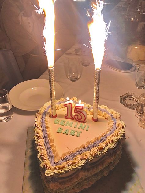 Heart Cake Gemini, Gemini Cake Birthday, Gemini Szn Cake, Birthday Cake Gemini, Gemini Baby Cake, Fifteen Birthday Cake, 15th Birthday Cake Ideas, Gemini Cake Ideas, Gemini Birthday Cake