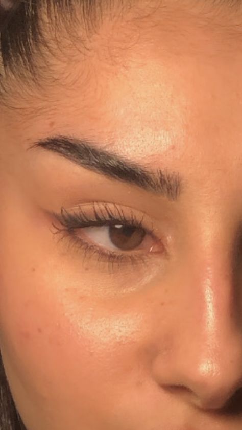 Natural Liner Eyes, Natural Cat Eye Makeup Look, Eye Makeup Aesthetic Natural, Soft Fox Eye Makeup, Feline Eyes Natural, Fox Eyes Aesthetic, Cat Eye Makeup Natural, Fox Eyes Natural, Natural Fox Eye Makeup